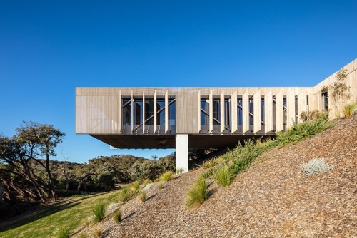 kazu721010:House on the Coast / Sean Godsell ArchitectsPhotos...