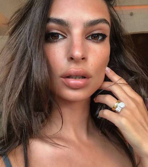 lets-jerk-off:celebjunction:Emily RatajkowskiHer lips were...