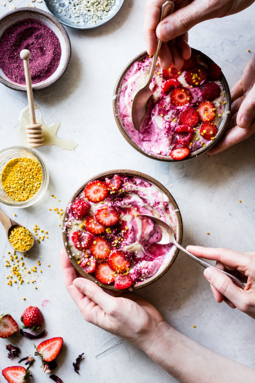 sweetoothgirl:hibiscus berry smoothie bowls {gluten-free,...