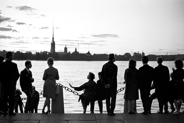 Kronverskaya embankment in Leningrad during white nights. Photo by Vsevolod Tarasevich (1965)