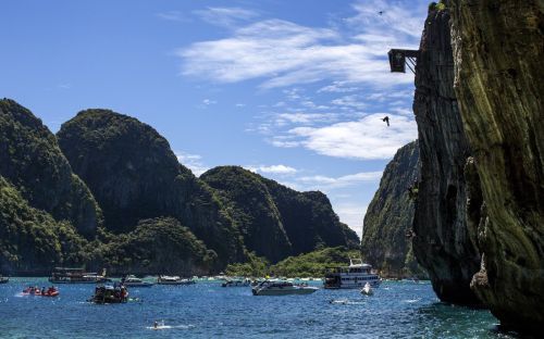 let-s-build-a-home:Red Bull Cliff Diving World Series in Phi...