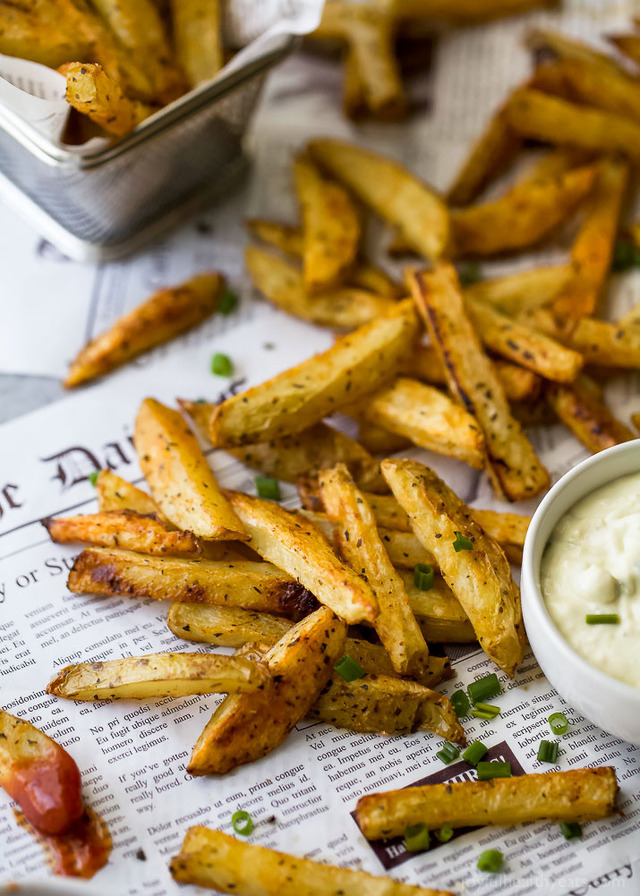 Everything Is Awesome — Foodffs: Crispy Baked Fries With Roasted Garlic