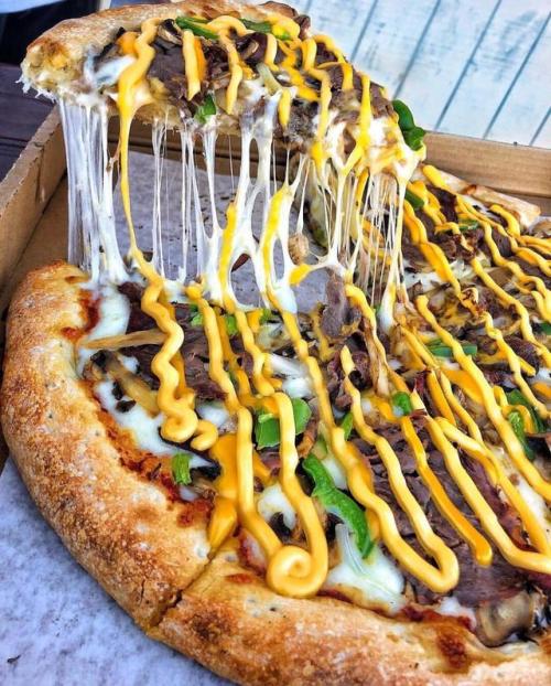 food-porn-diary:Philly cheesesteak pizzaYes!!!