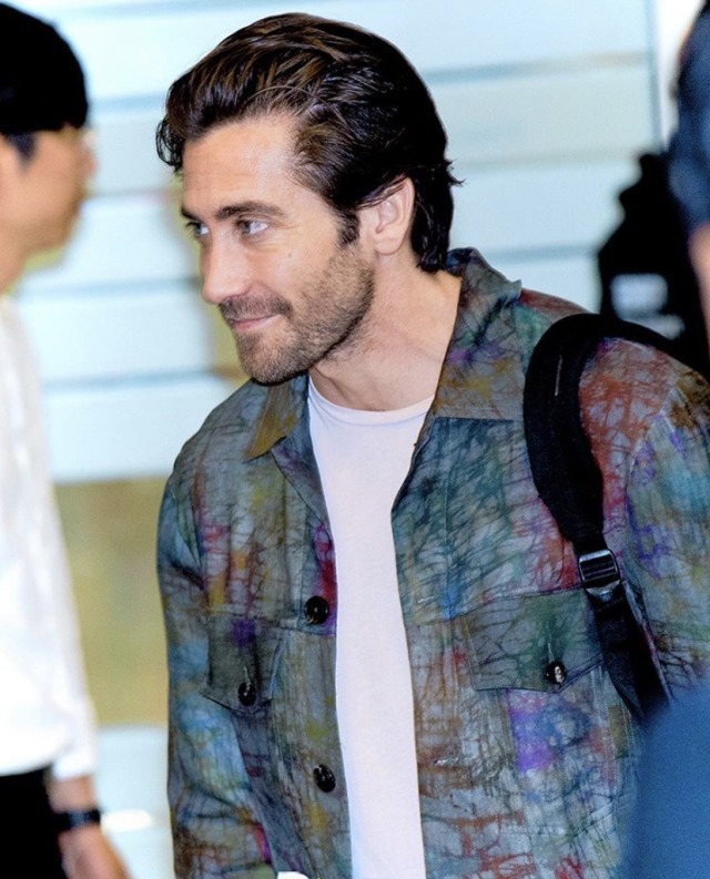Jake Gyllenhaal — Baby looks tired