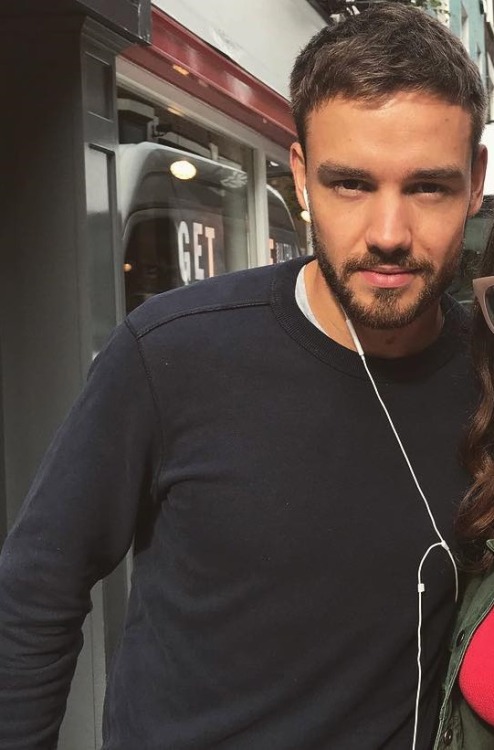 liam-93-productions:Liam today with a fan in London (x)