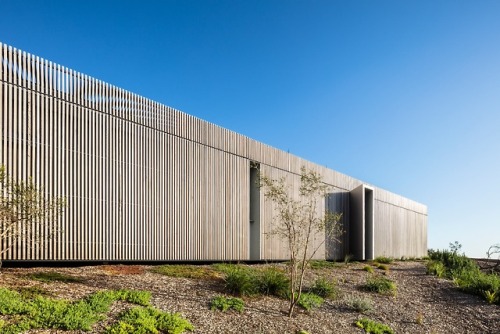 kazu721010:House on the Coast / Sean Godsell ArchitectsPhotos...