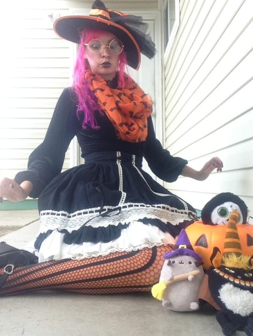 dollydollspookprincess:Happy First Day of Halloween!10/1/2018