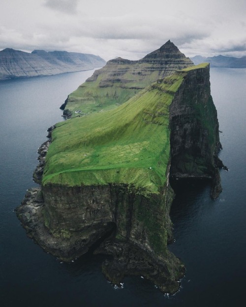 landscape-photo-graphy:Spellbinding Photographs of the Faroe...