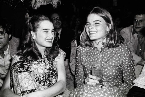 thegoldenyearz:Brooke Shields and Mariel Hemingway at Studio...