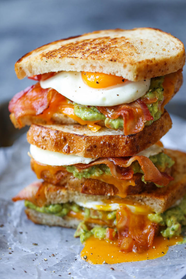 Guacamole breakfast sandwich - Yummy 🍕