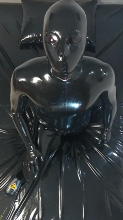 mascaradlatex:Rubber Fantasy.All pictures are from the...