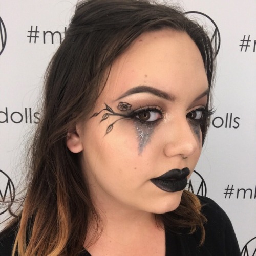 graphic liner on Tumblr