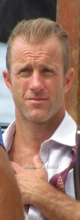 alohaspaceman:Scott Caan on the set of 9.07, Sept 14th.Pics...