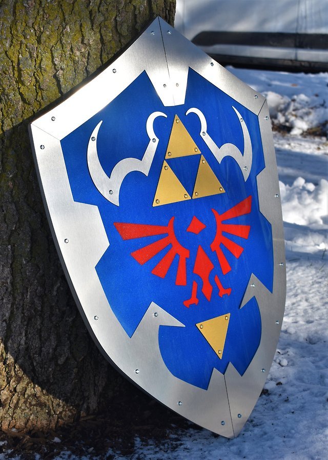 KitsuneKove — retrogamingblog: Replica Legend of Zelda Shields...