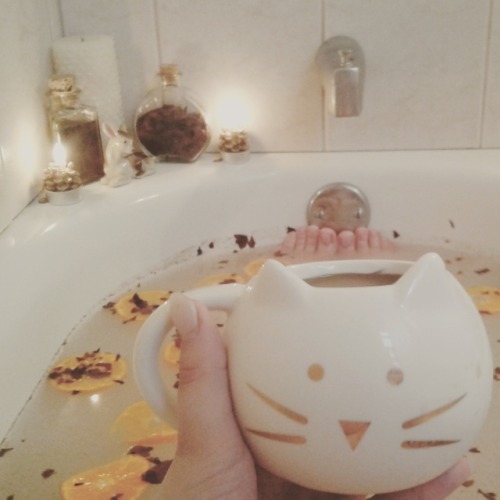 orriculum:Autumn bath ritual, a little rose, milk, orange and...