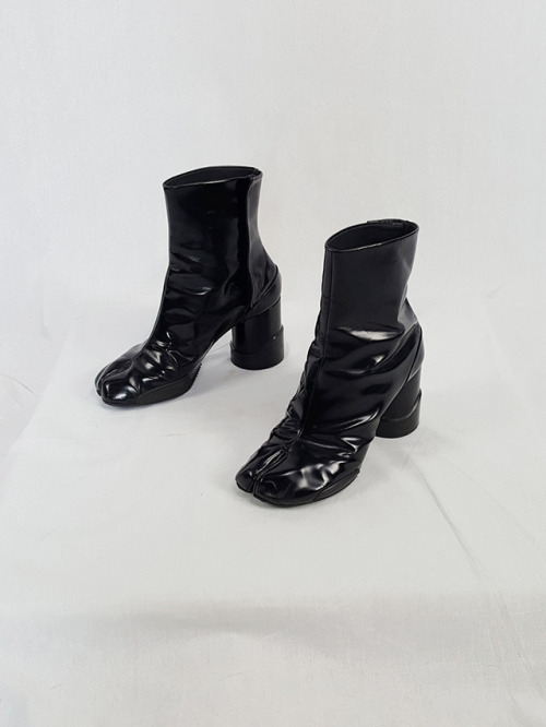 vaniitas-store:Maison Martin Margiela black patent techno tabi...