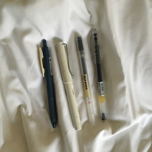 softlystudying:some of my favourite pens to use —(left to...