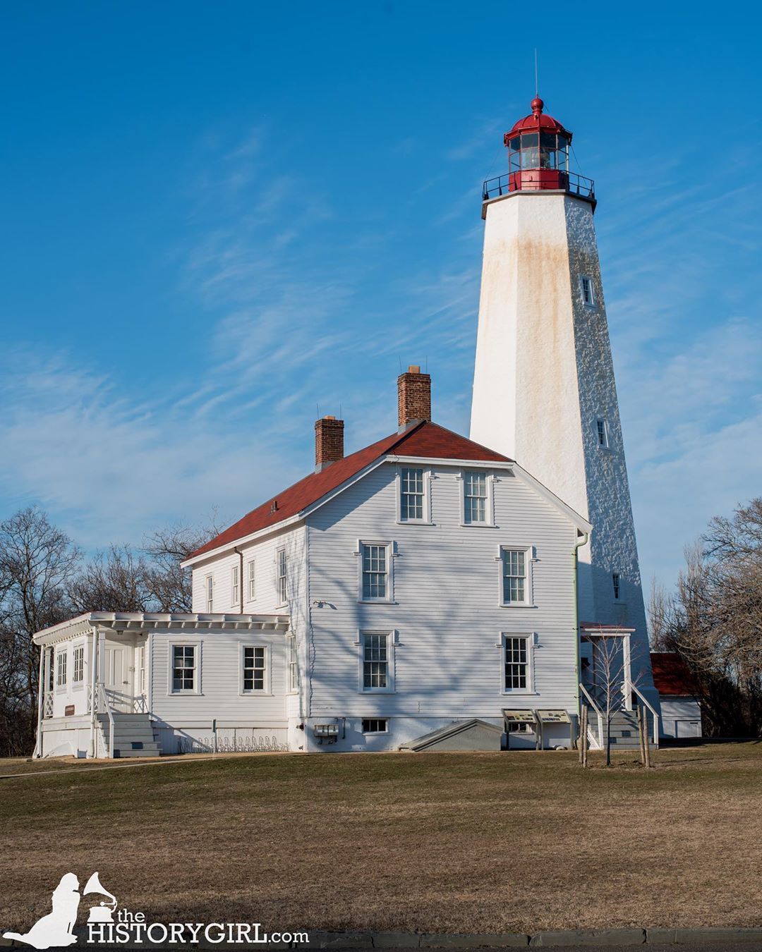 История про маяк. Маяк хук. История Маяк Гершельд. Феодосия Маяк фото. Building as Lighthouse.