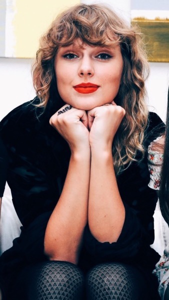 Taylor Swift Curly Hair Tumblr