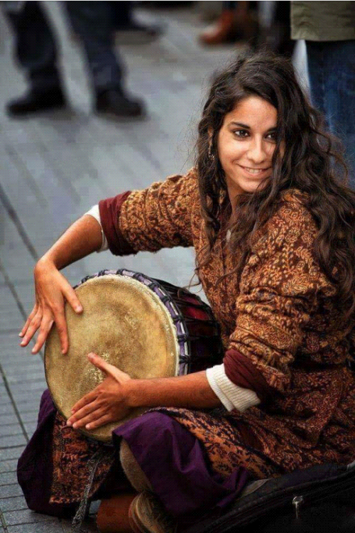 Roma woman, rroma music. Ukraine, 2007