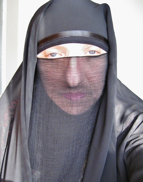 veiled woman on Tumblr