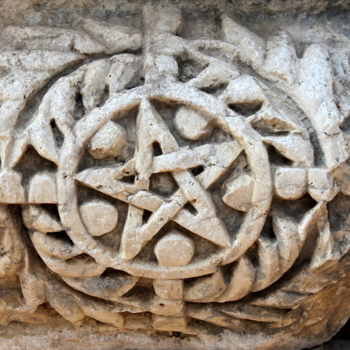 terpsikeraunos:echiromani:Jewish symbolic motifs, carved into...