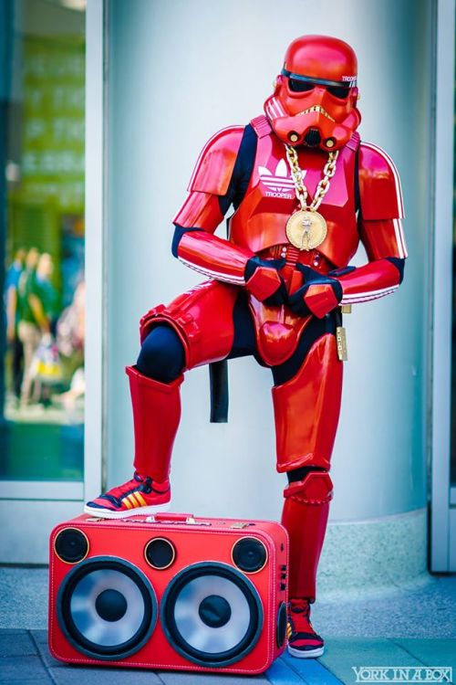 kamikame-cosplay:York In A Box with Hip Hop Trooper....