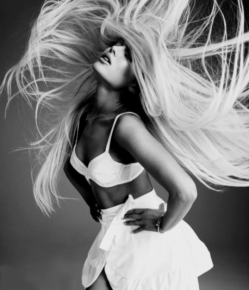 ariana grande she did THAT photoshoot elle magazine *