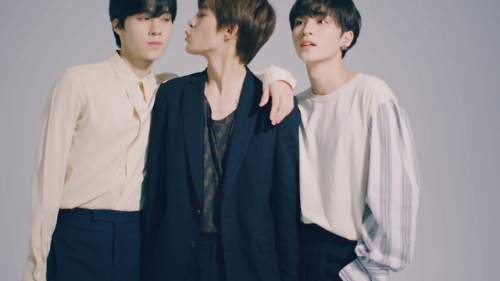 johnjae-in-your-area:the tables have turned. maknae taking it...