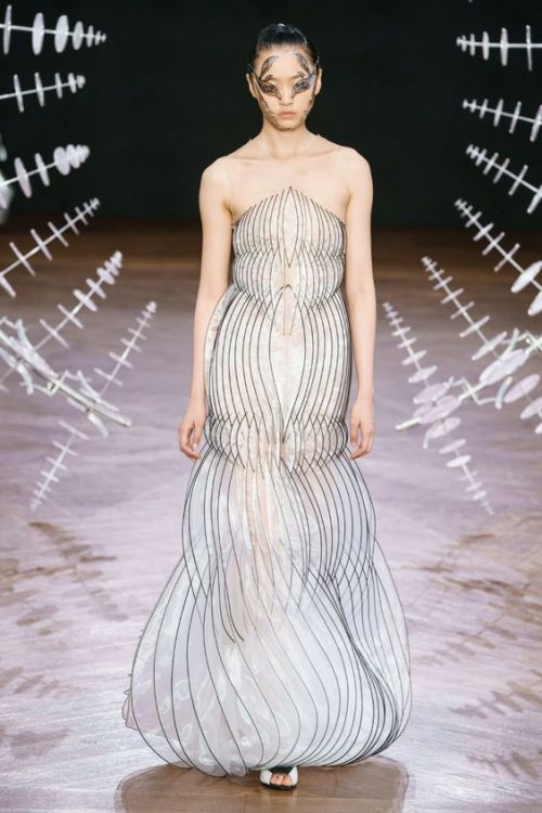 thegirlinthemiddlerunway