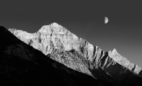 tymoncan:Evening Light, Mt. Cleveland and MoonI grew up 20...