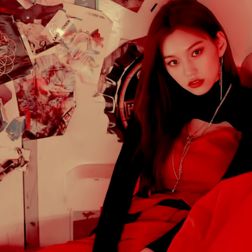 yoojung:WEKI MEKI 1ST SINGLE ALBUM KISS, KICKS 