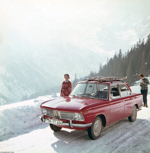 vintageski:1962 BMW 1500 with skis.