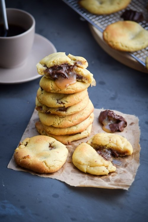 hoardingrecipes:Inside-Out Twix Cookies