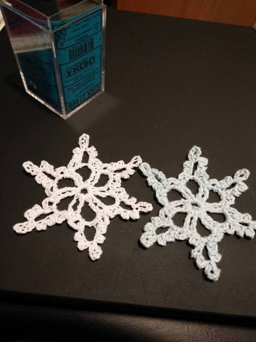 nerdyknitted:simple snowflakes :)