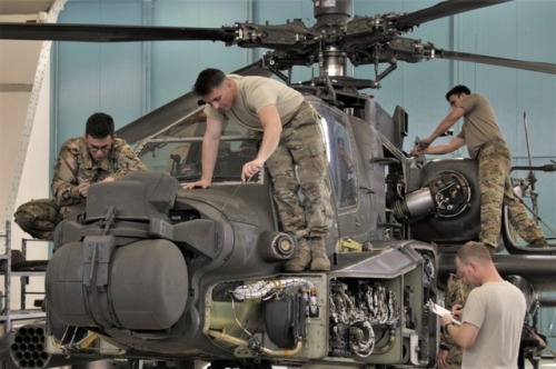 retrowar:500 hours phase maintenance on a AH-64 ApacheWhat...