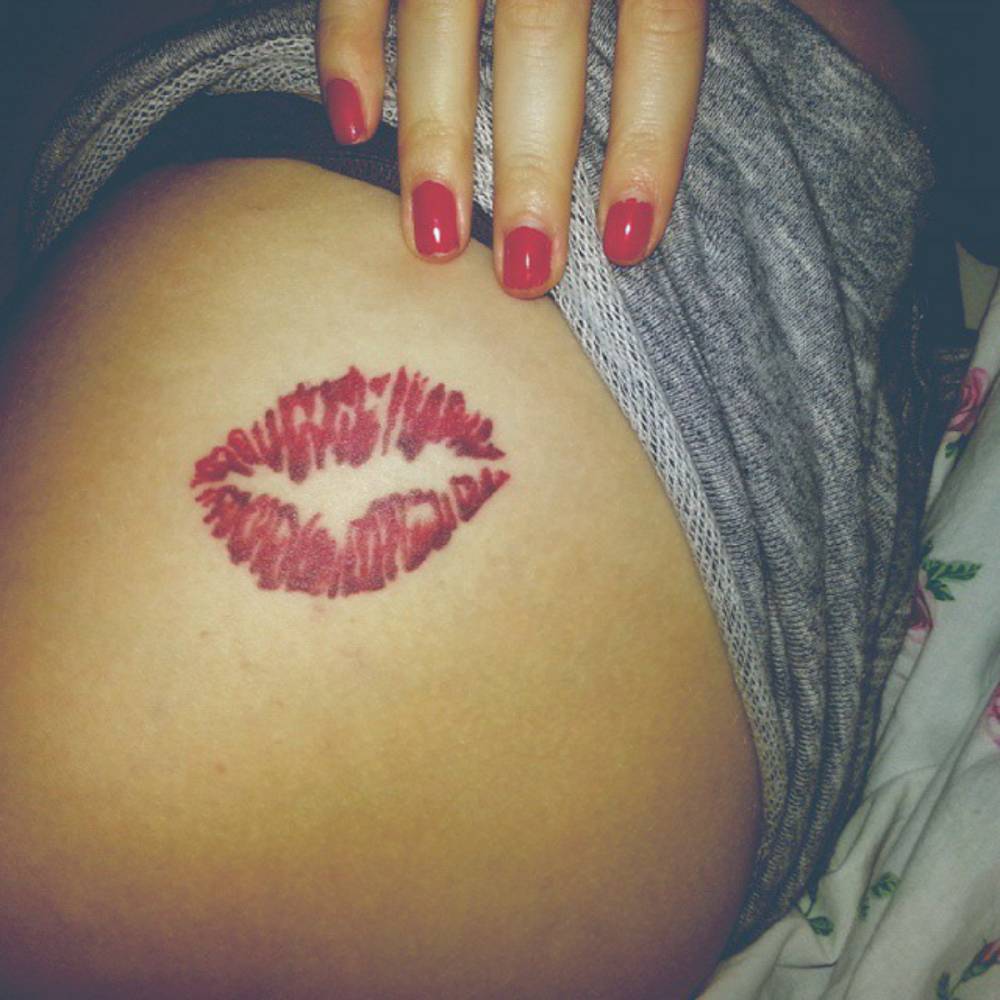 Little Tattoos Little Kiss Tattoo On Jana