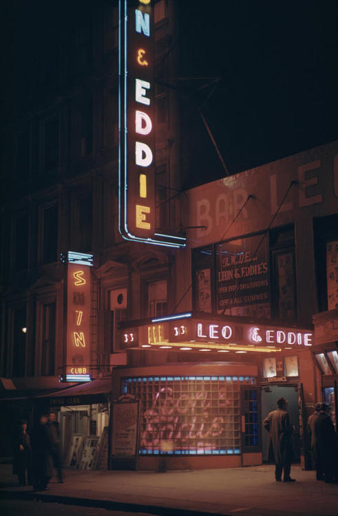 vintageeveryday:View outside Leon and Eddie nightclub at 33...