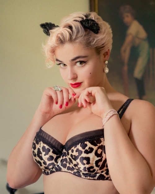 stefaniaferrario:Stefania in Dita Von Teese’s Sophisticat...