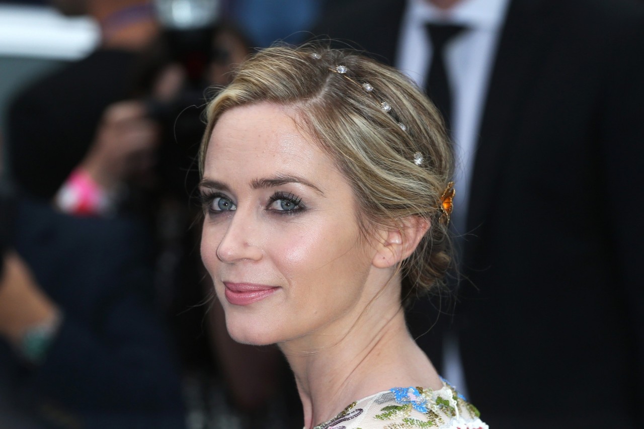 Blunt emily beauty look of the week new photo Blunt emily beauty look of the week rare photo