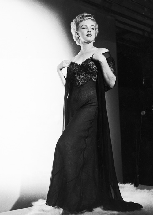 silver screen glamour - ourmarilynmonroe: Marilyn Monroe photographed by...