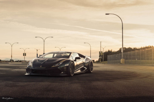 LibertyWalk Lamborghini Huracan with Brixton...