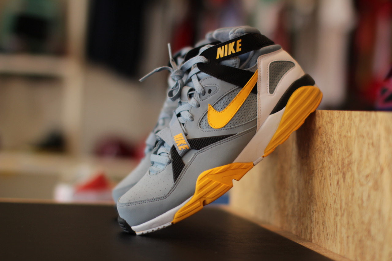 nike air trainer max 91 grey stone medium yellow