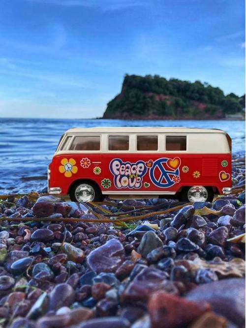 dirtyhippieproductions:Hippie Bus Love! ☮  ❤ ॐFollow Us On...