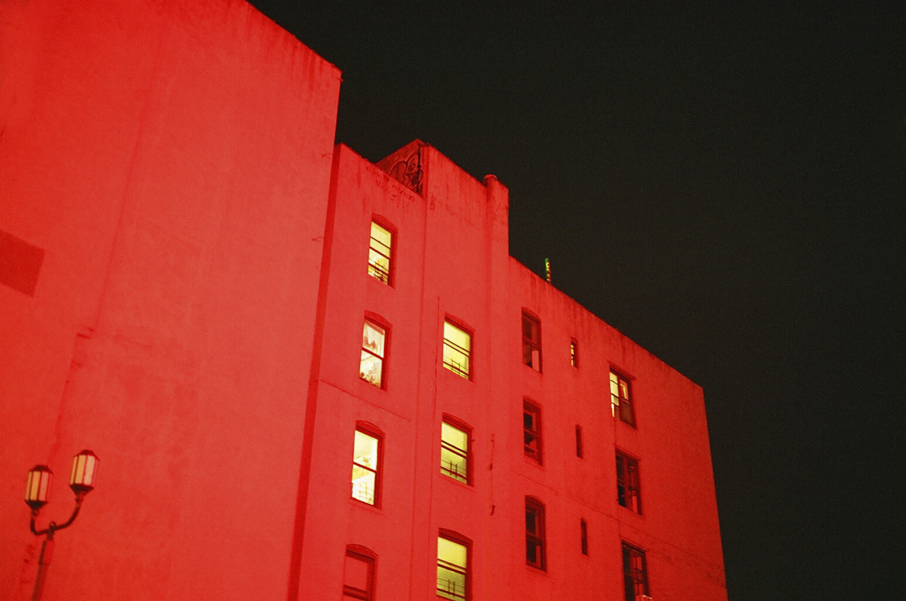 Многоэтажки Эстетика красного