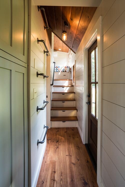 aquietcottagelife:This gorgeous 37′ gooseneck tiny house is the...