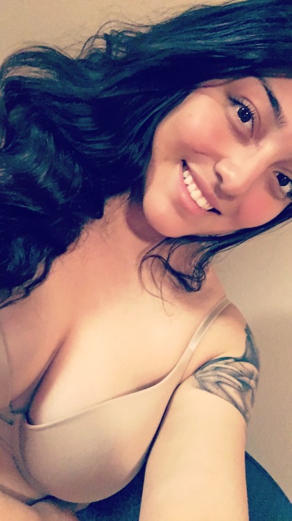 hotdesi:thehopefulcollectionrebel:Anyone in Fort Leonard wood Missouri that can fuck my girl and...