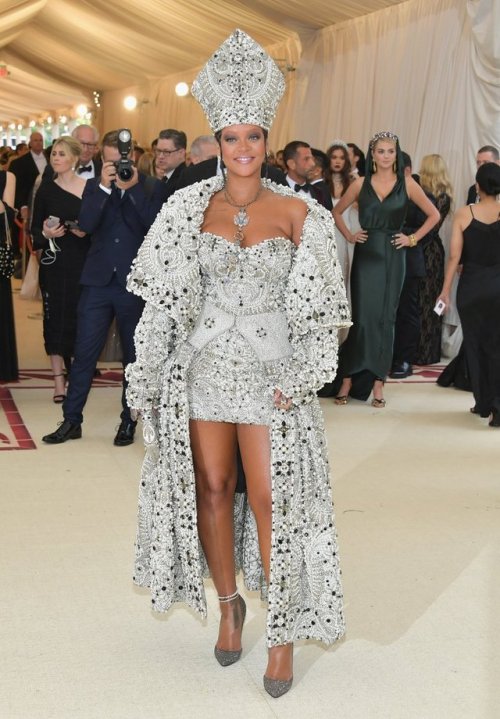 thepowerofblackwomen:Rihanna attend the Heavenly Bodies:...