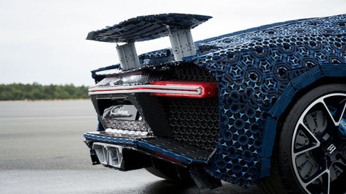 sixpenceee:LEGO Builds Bugatti Chiron From 1,000,000+ LEGO...