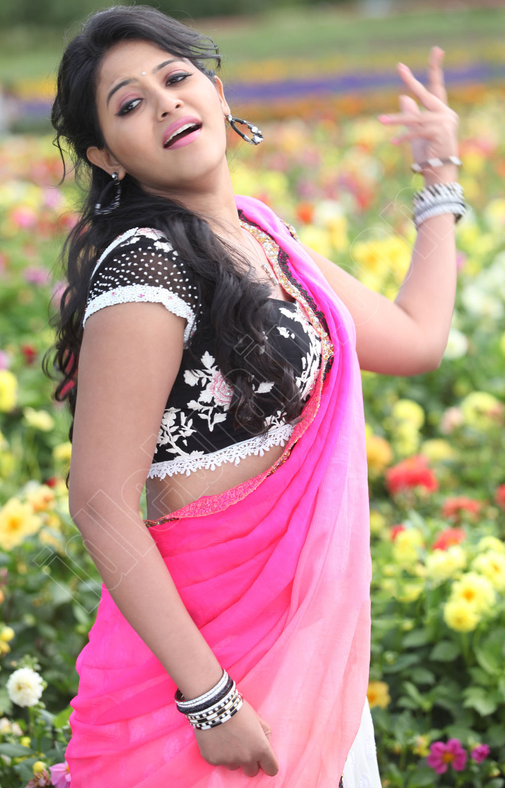 Hot Indian Actress - Anjali - Armpit and hip show - a mix of innocence. 